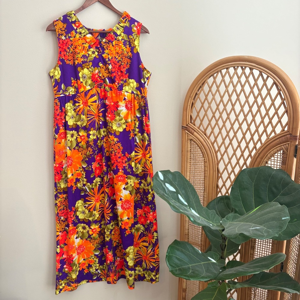 Vintage 60s 70s Pacific Isle Hawaiian Floral Sleeveless Wearable Art Long Dress